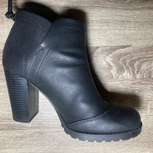 Levi’s Black Heel Ankle Boot size 8